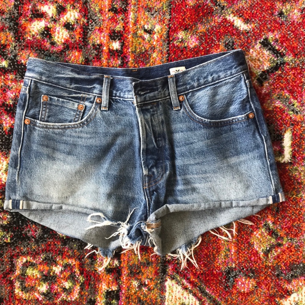 Levi’s shorts size 28
